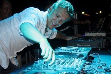 Armin Van Buuren feat Cimo Frankel - Strong Ones (Radio Edit)